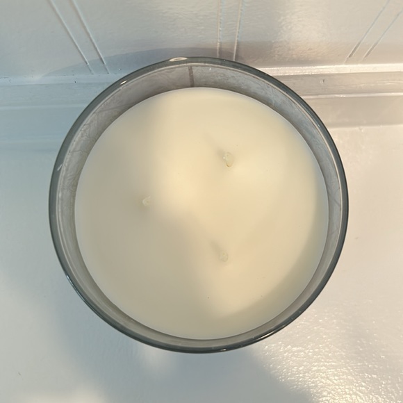 Goose Creek ‘Wonderland’ candle 🕯️ - Picture 2 of 3